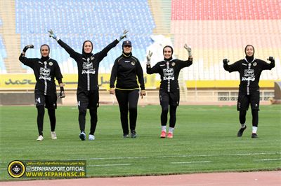 تمرین تیم فوتبال بانوان فولاد مبارکه سپاهان در ورزشگاه نقش جهان