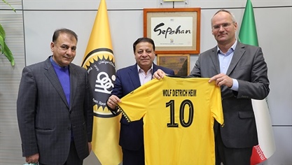 A visit to Sepahan Sport Club by Austrian Ambassador