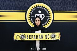 الناز قاسمی طلایی‌ پوش شد