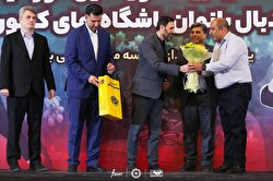 سپاهان از ابراهیم فتحی، جانباز جنگ رمضان تجلیل کرد