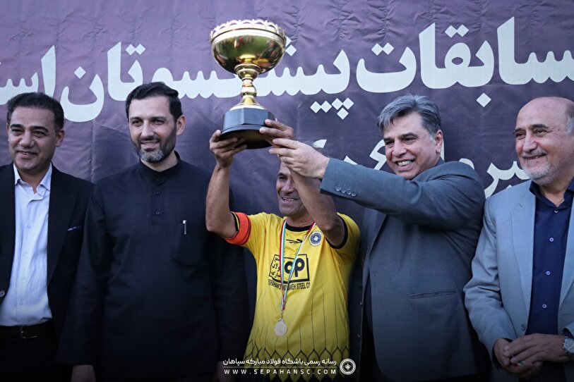 پیش‌کسوتان فوتبال سپاهان قهرمان اصفهان شدند