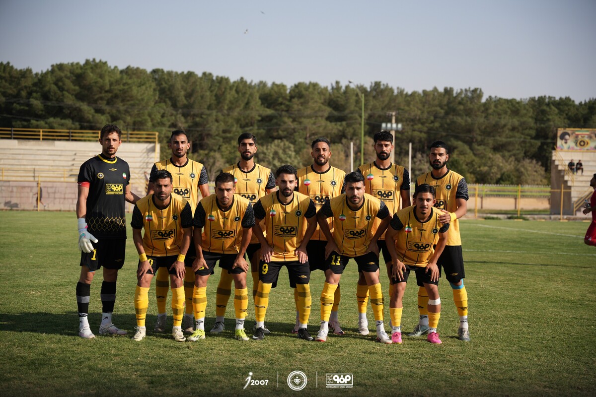 صدر طلایی شد