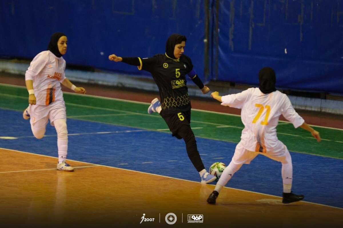 سپاهان از نماینده مشهد میزبانی می‌کند