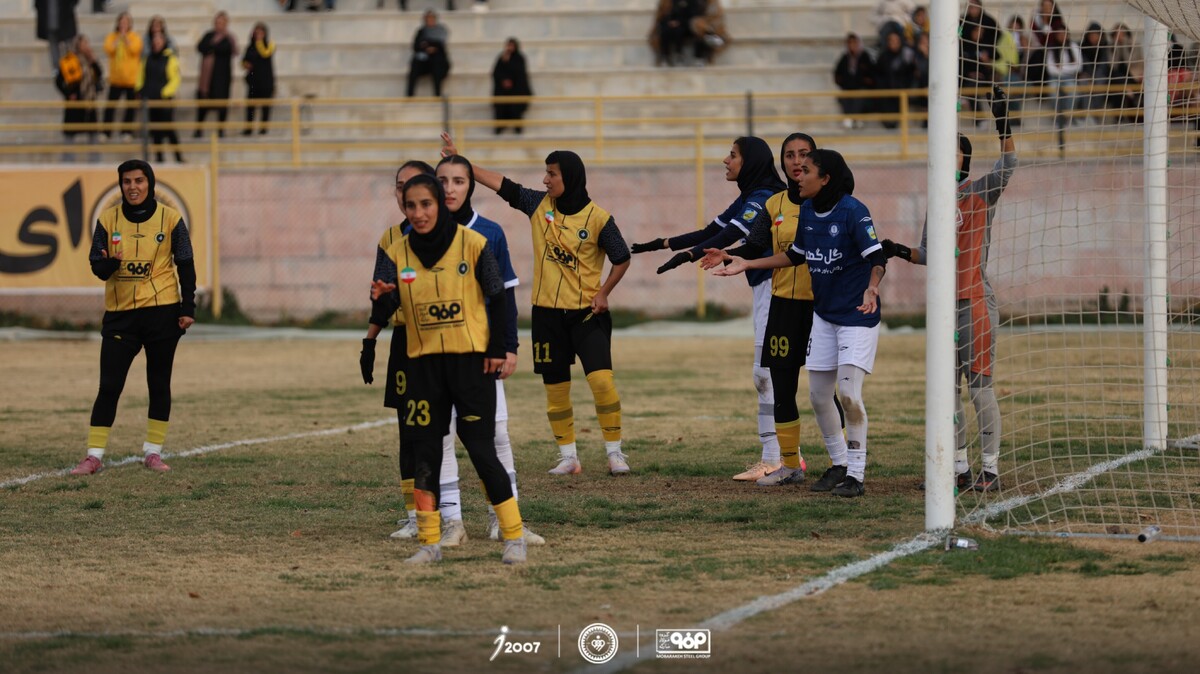 تساوی سپاهان و گل‌گهر در سیرجان