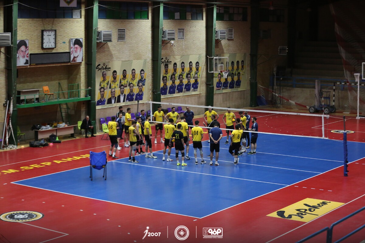 بلند‌قامتان سپاهان به دنبال اولین پیروزی خانگی