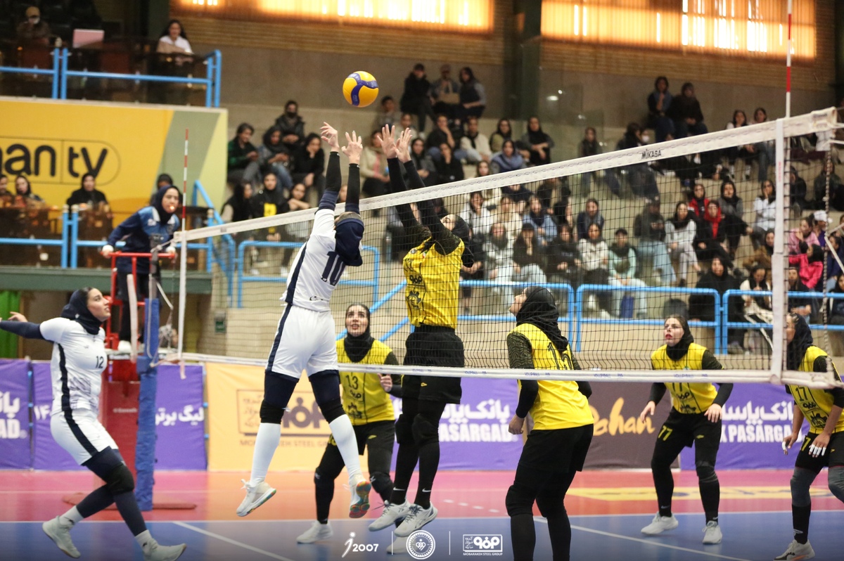 طلایی‌ها لیگ با پیروزی آغاز کردند