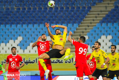 هفته هفدهم لیگ برتر فوتبال -فصل 98-97 - استادیوم نقش جهان