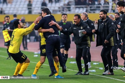 هفته 12 لیگ برتر فوتبال فصل 99-98 - استادیوم نقش جهان