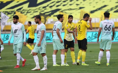 هفته چهارم لیگ برتر فوتبال فصل 99-00 استادیوم نقش جهان