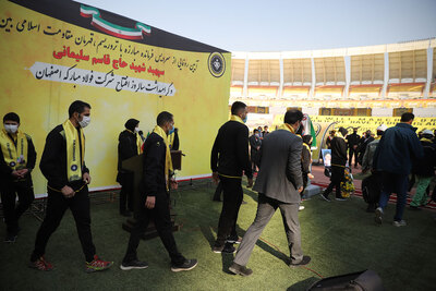 در این مراسم که با حضور تعدادی از ورزشکاران مطرح باشگاه فرهنگی ورزشی سپاهان برگزار شد مدال قهرمانی خودکفایی صنعتی، تولید و توسعه فولاد کشور به مدیرعامل، مدیران، پرسنل و کارگران زحمتکش تقدیم و اهدا گردید