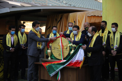 در این مراسم که با حضور تعدادی از ورزشکاران مطرح باشگاه فرهنگی ورزشی سپاهان برگزار شد مدال قهرمانی خودکفایی صنعتی، تولید و توسعه فولاد کشور به مدیرعامل، مدیران، پرسنل و کارگران زحمتکش تقدیم و اهدا گردید
