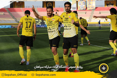 هفته یازدهم لیگ برتر فوتبال فصل 00-99 - استادیوم نقش جهان عکس : یاسر جمالی اختصاصی روابط عمومی