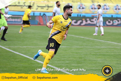 هفته 16 لیگ برتر فصل 00-99 - استادیوم نقش جهان - عکس : یاسر جمالی