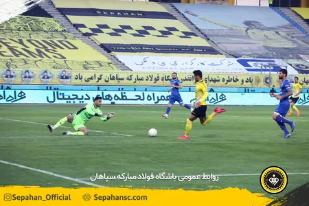 هفته 15 لیگ برتر فوتبال فصل 00-99 - استادیوم نقش جهان عکس : یاسر جمالی