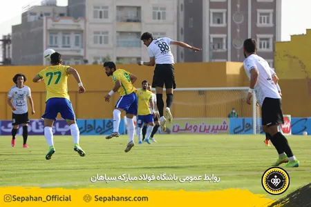 هفته 12 لیگ برتر فوتبال فصل 00-99 -استادیوم شهر آبادان عکس : یاسر جمالی
