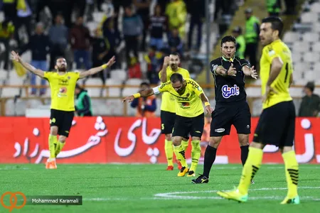 هفته دهم - لیگ هجدهم - فصل 98-97 - استادیوم آزادی