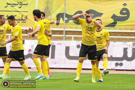 هفته ۱۷ لیگ برتر فوتبال فصل ۱۴۰۱ - ۱۴۰۰ ورزشگاه نقش جهان اختصاصی روابط عمومی عکس : یاسر جمالی