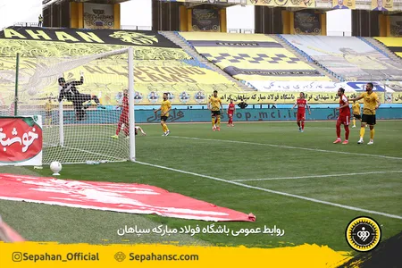 اختصاصی روابط عمومی - عکس : یاسر جمالی هفته 18 لیگ برتر فوتبال فصل 00-99 - استادیوم نقش جهان