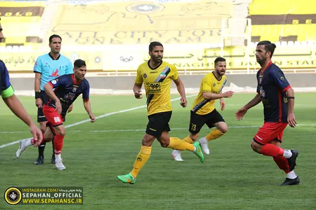 دیدار دوستانه پیش از شروع نیم فصل دوم استادیوم نقش جهان اختصاصی روابط عمومی عکس : یاسر جمالی