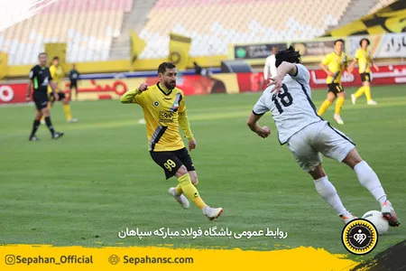 هفته 16 لیگ برتر فصل 00-99 - استادیوم نقش جهان - عکس : یاسر جمالی