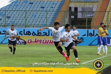 هفته 12 لیگ برتر فوتبال فصل 00-99 -استادیوم شهر آبادان عکس : یاسر جمالی