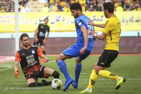 هفته 25 - لیگ هجدهم - فصل 98-97 - استادیوم نقش جهان