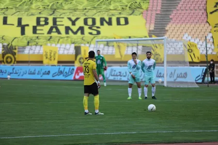 هفته چهارم لیگ برتر فوتبال فصل 99-00 استادیوم نقش جهان