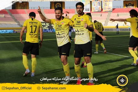 هفته یازدهم لیگ برتر فوتبال فصل 00-99 - استادیوم نقش جهان عکس : یاسر جمالی اختصاصی روابط عمومی