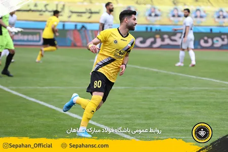 هفته 16 لیگ برتر فصل 00-99 - استادیوم نقش جهان - عکس : یاسر جمالی