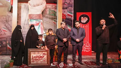 تجلیل از خانواده شهید جنگ رمضان توسط مدیر عامل و عضو هیأت مدیره باشگاه فولاد مبارکه سپاهان
