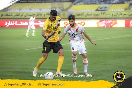 مرحله یک شانزدهم نهایی جام حذفی فصل 00-99 - استادیوم نقش جهان اختصاصی روابط عمومی عکس : یاسر جمالی