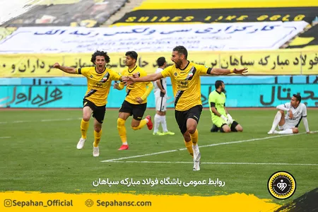 هفته 16 لیگ برتر فصل 00-99 - استادیوم نقش جهان - عکس : یاسر جمالی