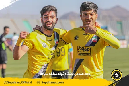 هفته 17 لیگ برتر فصل 00-99 استادیوم شهر اراک - اختصاصی روابط عمومی عکس : یاسر جمالی