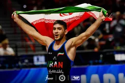پیام رهبر انقلاب در پی قهرمانی فرنگی‌کاران جوان ایران