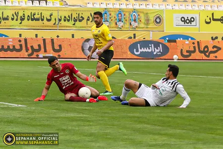 هفته ۱۷ لیگ برتر فوتبال فصل ۱۴۰۱ - ۱۴۰۰ ورزشگاه نقش جهان اختصاصی روابط عمومی عکس : یاسر جمالی