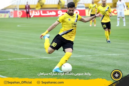 مرحله یک شانزدهم نهایی جام حذفی فصل 00-99 - استادیوم نقش جهان اختصاصی روابط عمومی عکس : یاسر جمالی