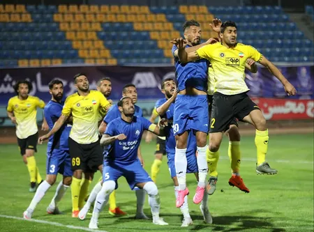 هفته اول لیگ برتر فوتبال فصل 00-99 - استادیوم سیرجان - 17-8-1399
عکس : یاسر جمالی