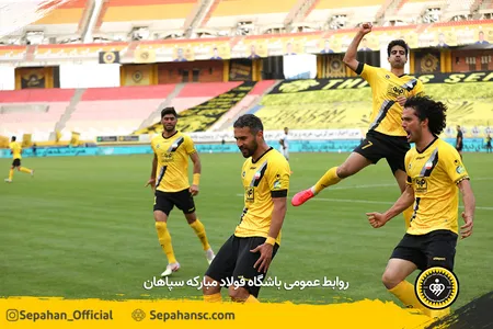 هفته 16 لیگ برتر فصل 00-99 - استادیوم نقش جهان - عکس : یاسر جمالی