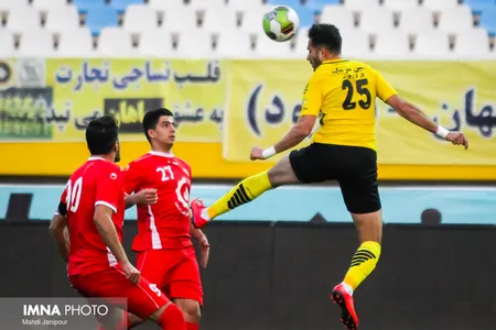 هفته هفدهم لیگ برتر فوتبال -فصل 98-97 - استادیوم نقش جهان