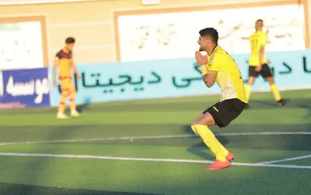 هفته هشتم لیگ برتر فوتبال فصل 99-00 استادیوم شهر رفسنجان