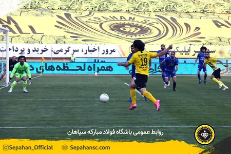 هفته 15 لیگ برتر فوتبال فصل 00-99 - استادیوم نقش جهان عکس : یاسر جمالی