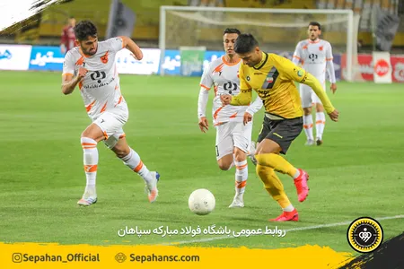 مرحله یک شانزدهم نهایی جام حذفی فصل 00-99 - استادیوم نقش جهان اختصاصی روابط عمومی عکس : یاسر جمالی