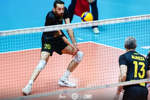 محمد صادقی طلایی ماند