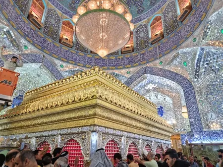 تیم زیر هیجد سال فولاد مبارکه سپاهان با حضور در شهر نجف و برگزاری اردو، به زیارت حرم حضرت علی علیه السلام مشرف شدند.