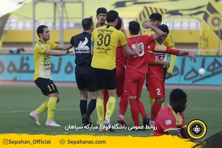 معوقه هفته نهم لیگ برتر فوتبال کشور فصل 00-99 - استادیوم نقش جهان  عکس : یاسر جمالی