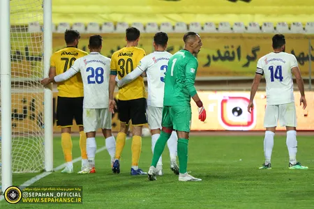 هفته 21 لیگ برتر فصل 1401-1400 - ورزشگاه نقش جهان - اختصاصی روابط عمومی عکس : یاسر جمالی