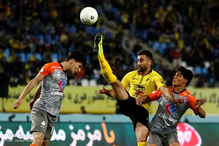 هفته هشتم لیگ برتر فوتبال فصل 99-98 -  استادیوم نقش جهان