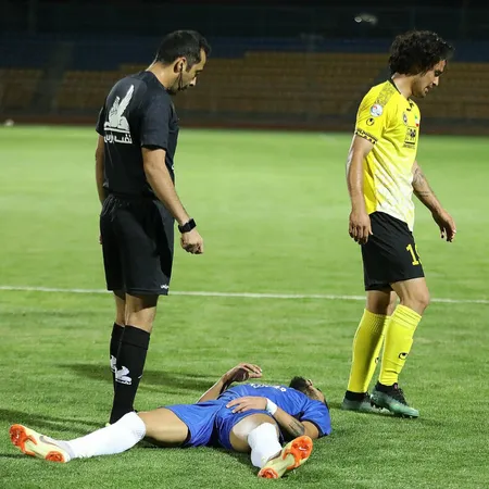 هفته اول لیگ برتر فوتبال فصل 00-99 - استادیوم سیرجان - 17-8-1399
عکس : یاسر جمالی