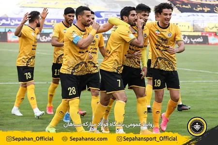 هفته 23 لیگ برتر فصل 00-99 - استادیوم نقش جهان عکس : یاسر جمالی