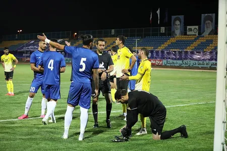 هفته اول لیگ برتر فوتبال فصل 00-99 - استادیوم سیرجان - 17-8-1399
عکس : یاسر جمالی